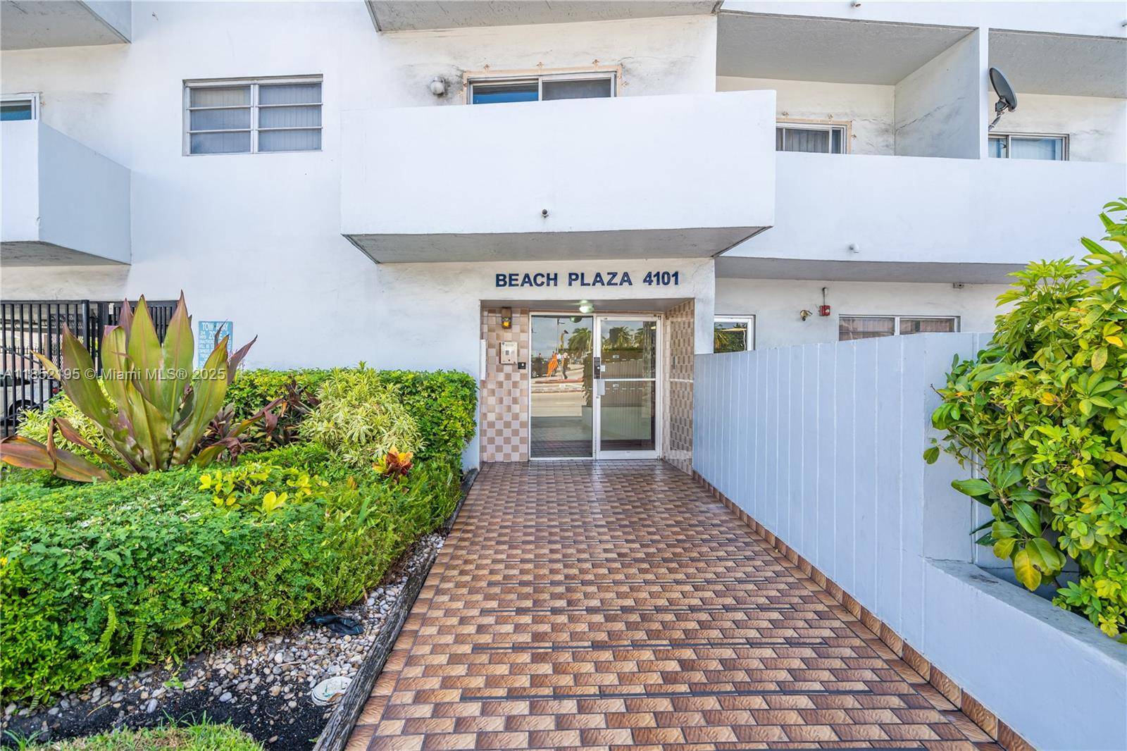 Miami Beach, FL 33140,4101 Indian Creek Dr #302