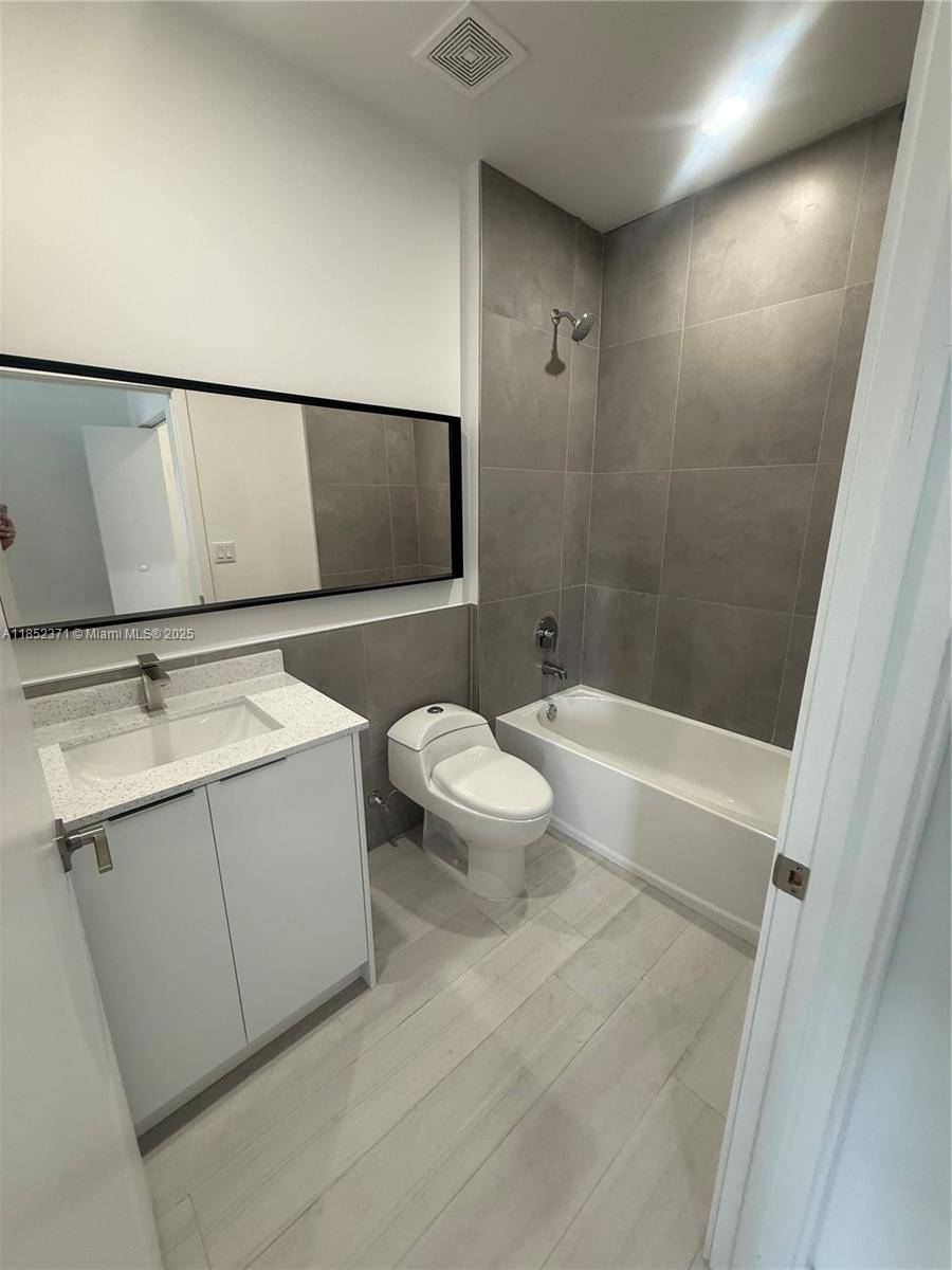 Hialeah, FL 33010,1091 E 17th St #203