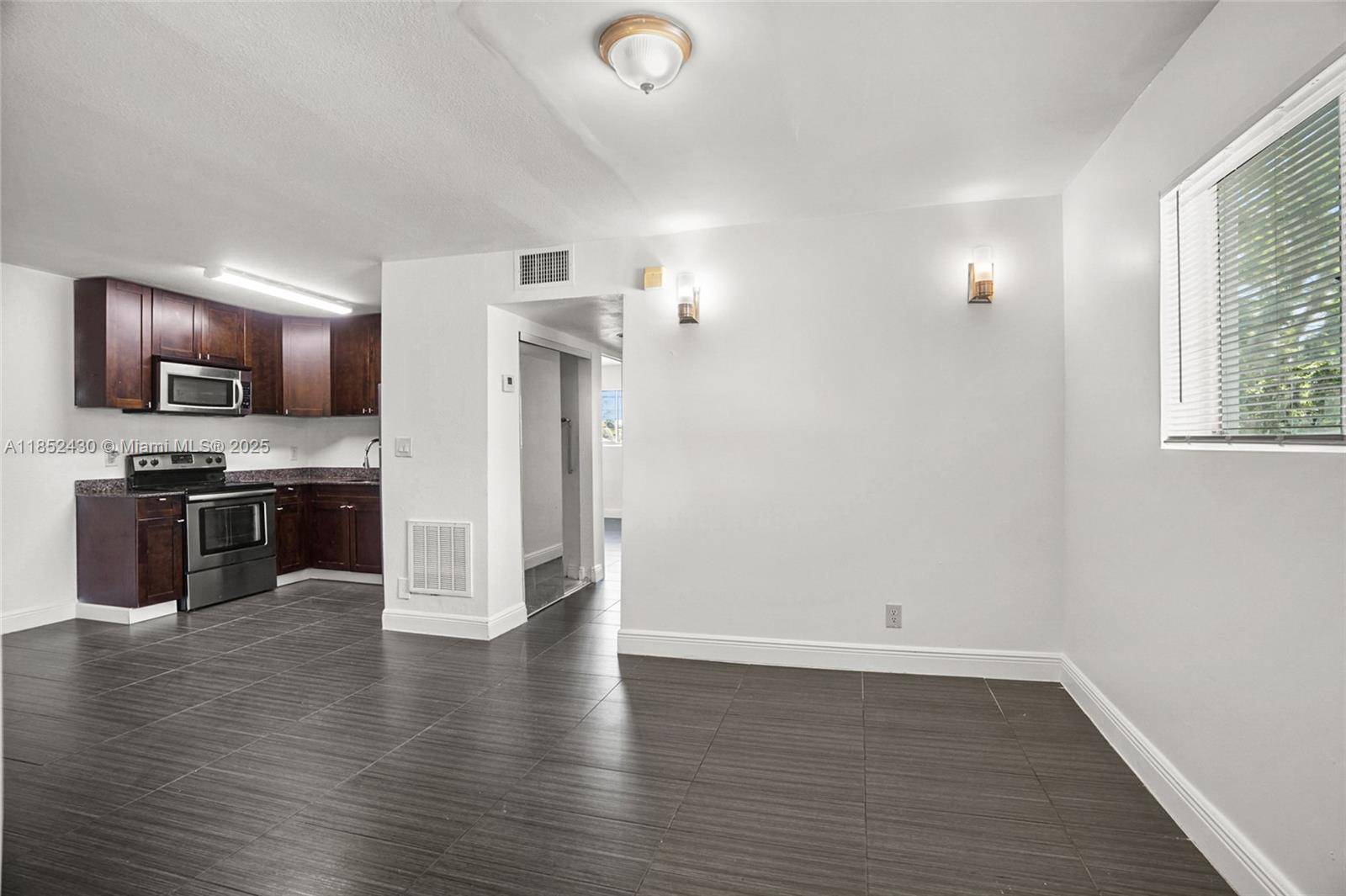 Dania Beach, FL 33004,37 SW 14th St #18