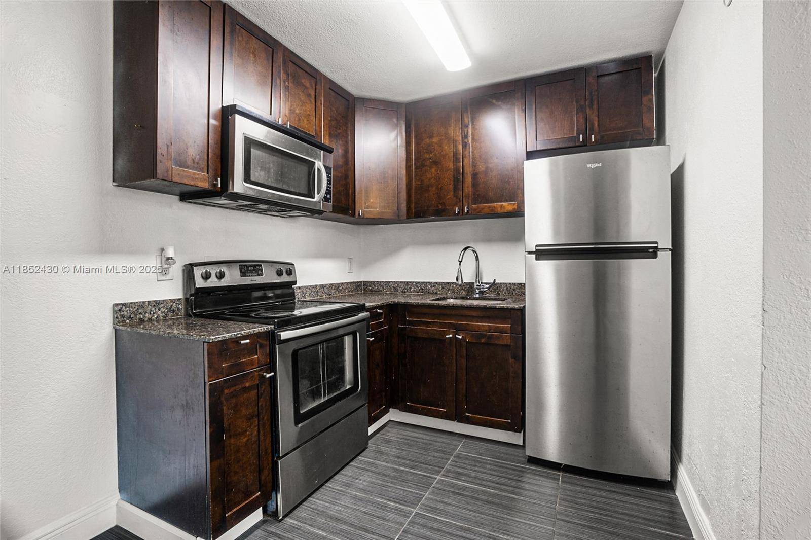 Dania Beach, FL 33004,37 SW 14th St #18