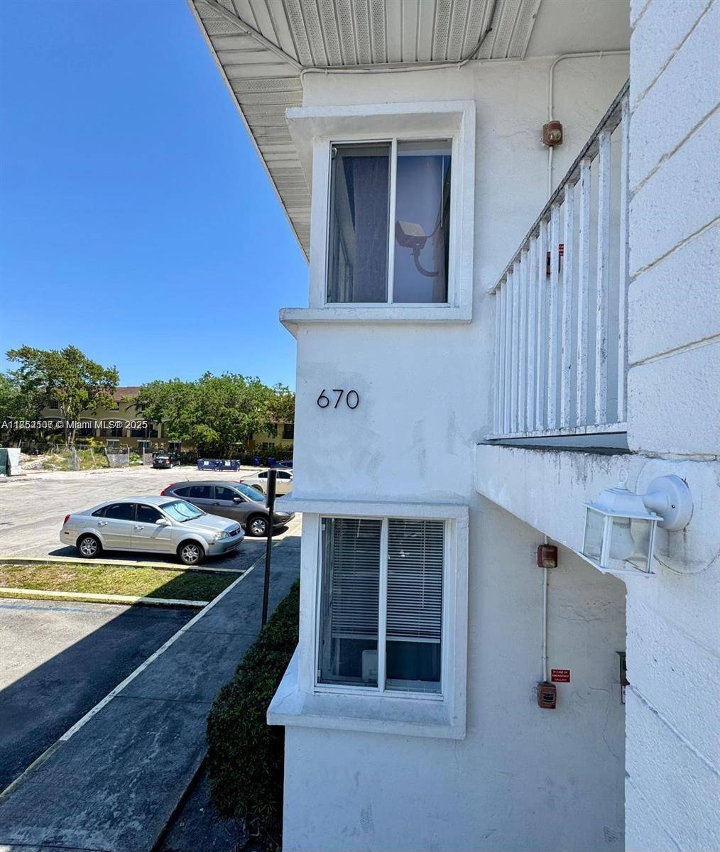 Miami, FL 33138,660 NE 88th Ter #9