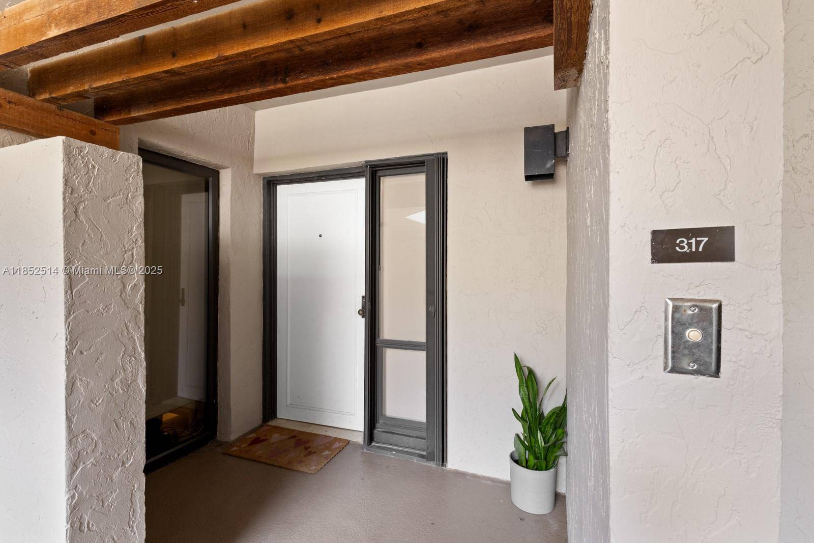 Key Biscayne, FL 33149,161 Crandon Blvd #317
