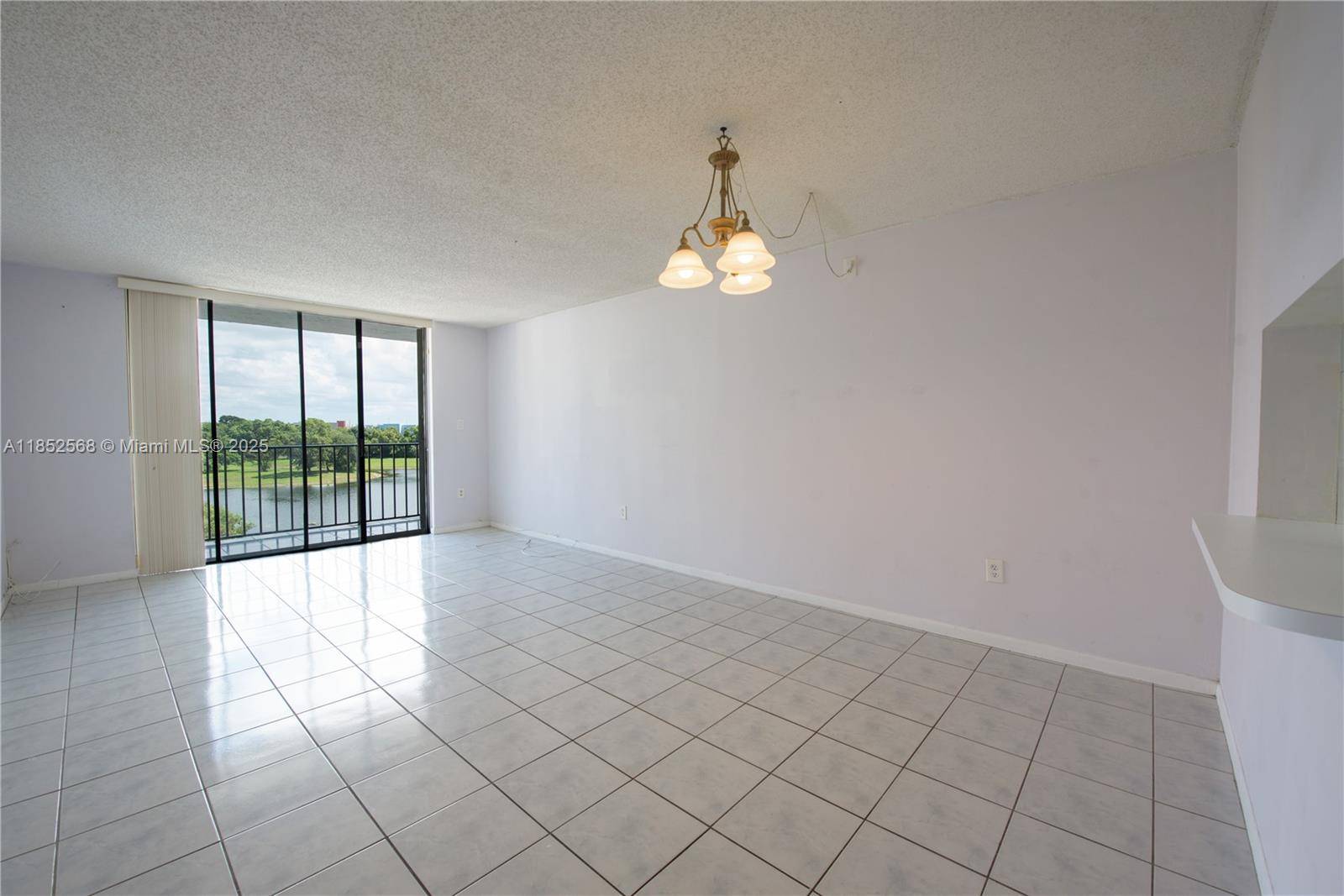 Miami, FL 33172,9688 Fontainebleau Blvd #504