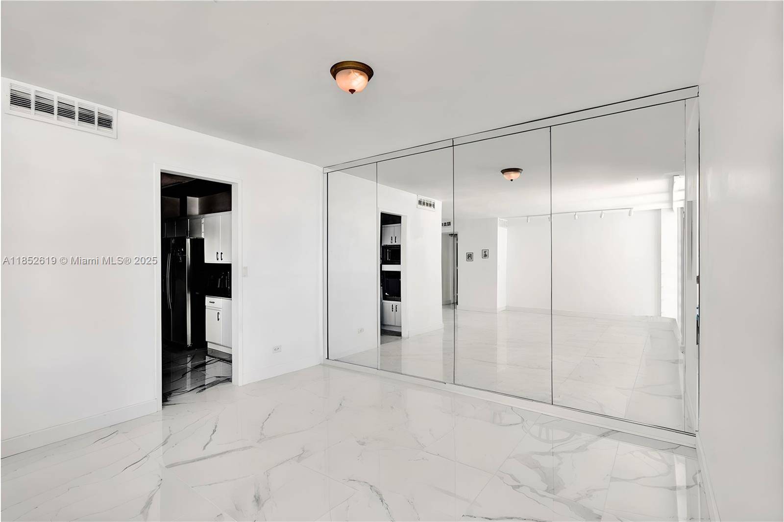 Miami Beach, FL 33140,5055 Collins Ave #5A