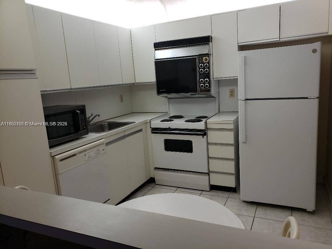 Hollywood, FL 33019,2301 S Ocean Dr #1906