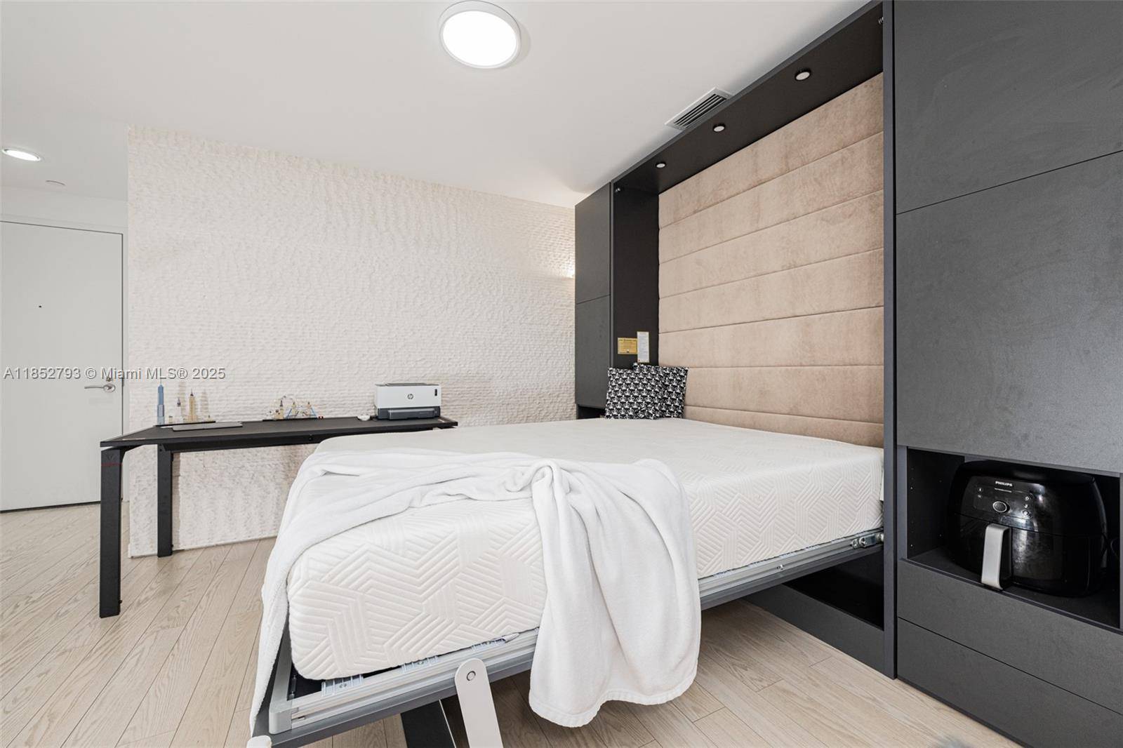 Aventura, FL 33180,2950 NE 188th St #139