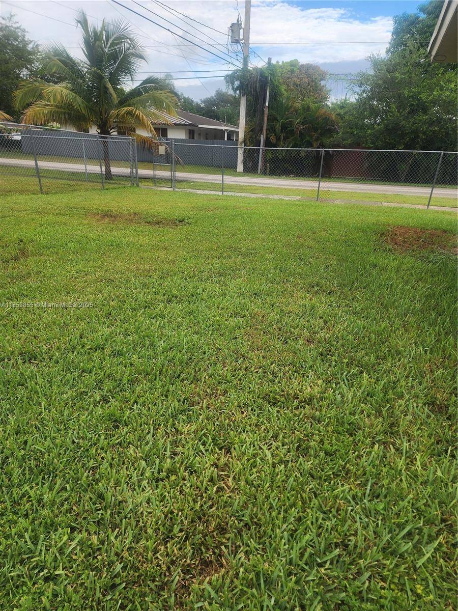 Miami, FL 33143,5780 SW 61st St #2