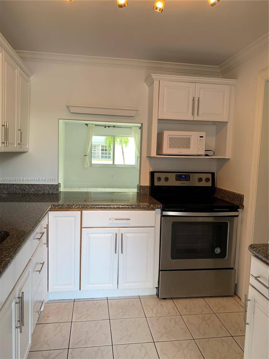 Key Biscayne, FL 33149,251 Galen Dr #204E
