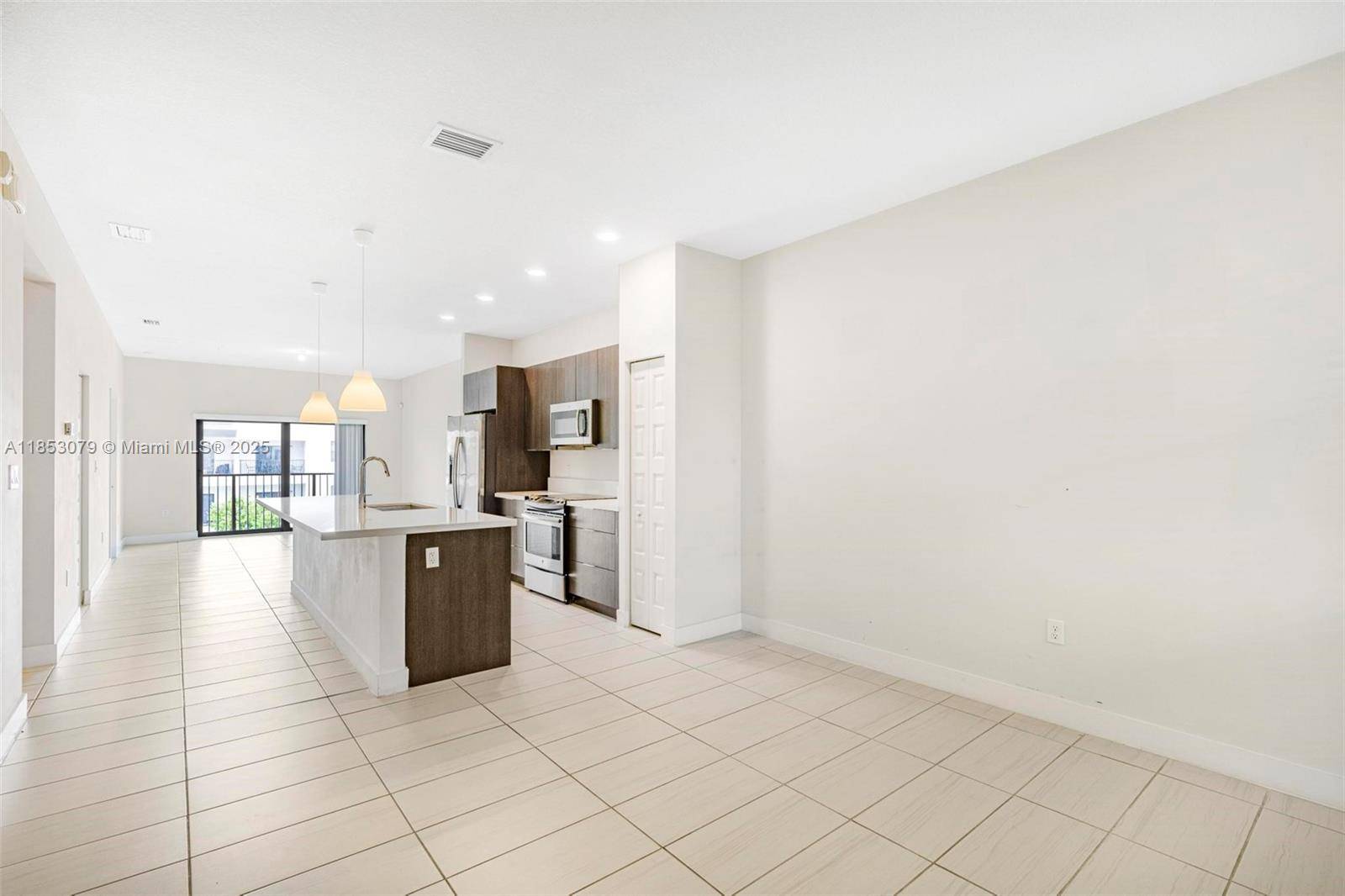 Doral, FL 33178,7865 NW 104th Ave #33