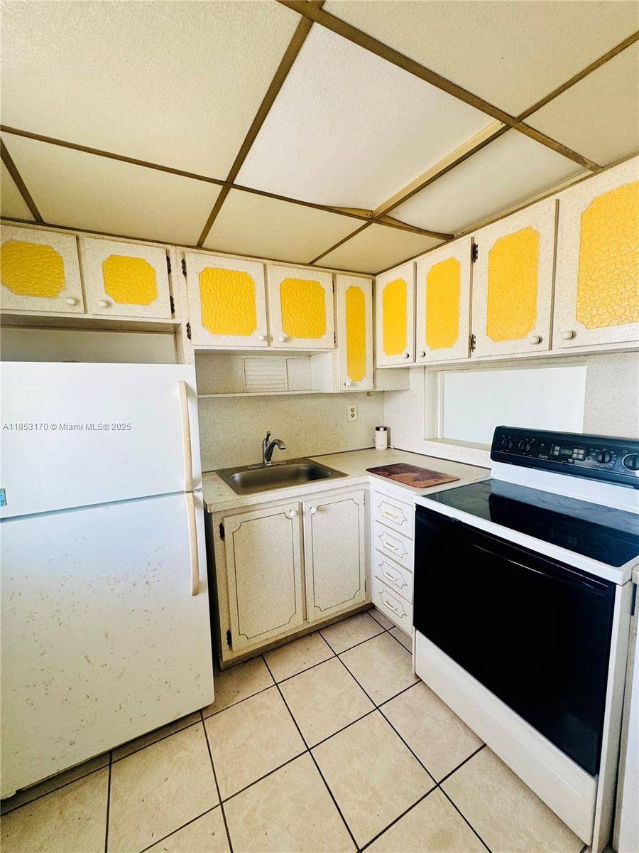 Aventura, FL 33160,2980 Point East Dr #D310