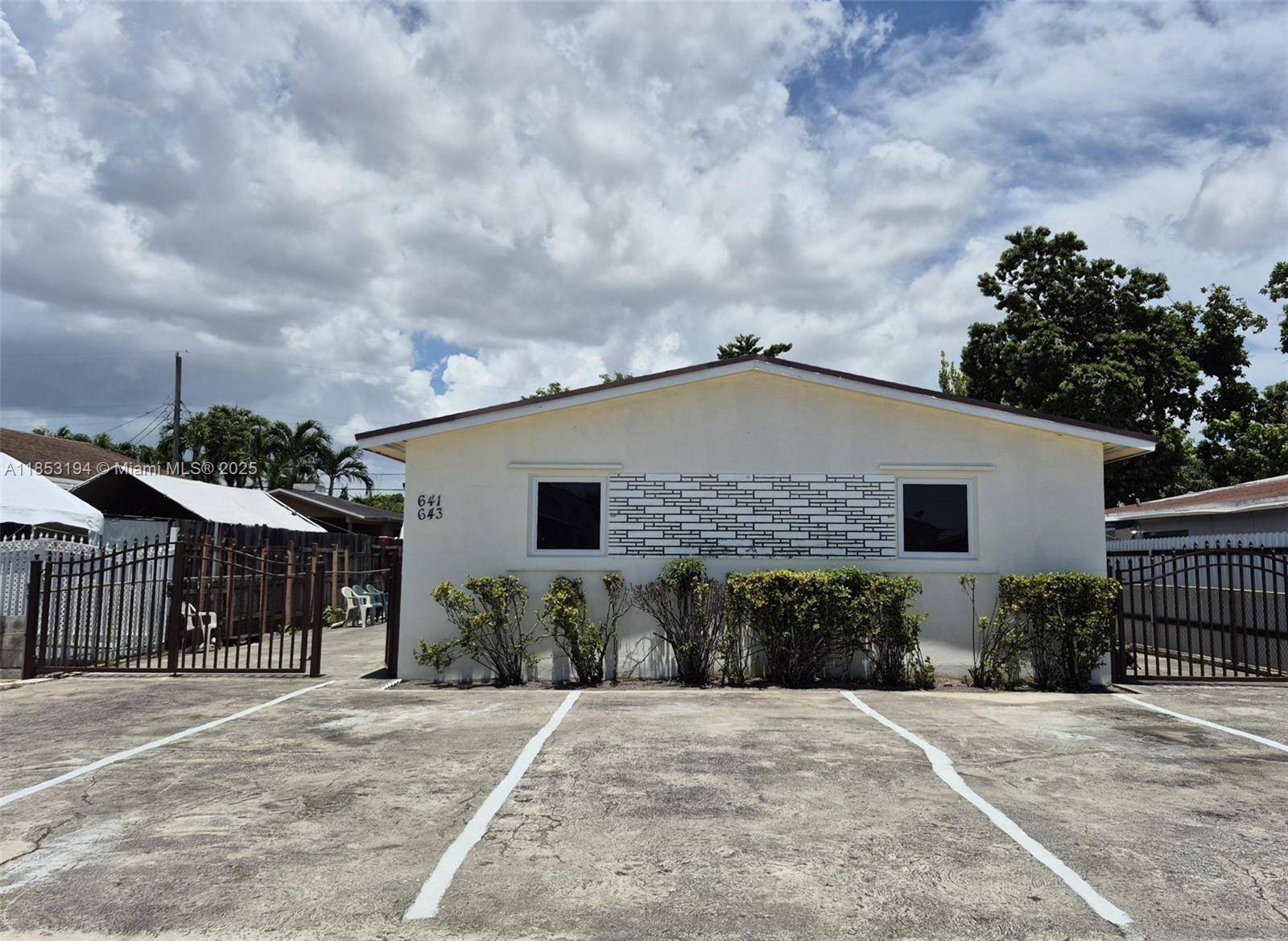 Hialeah, FL 33012,641 W 30th St #641