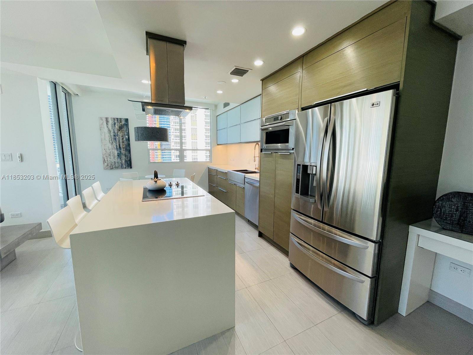 Miami, FL 33131,801 Brickell Key Blvd #2402