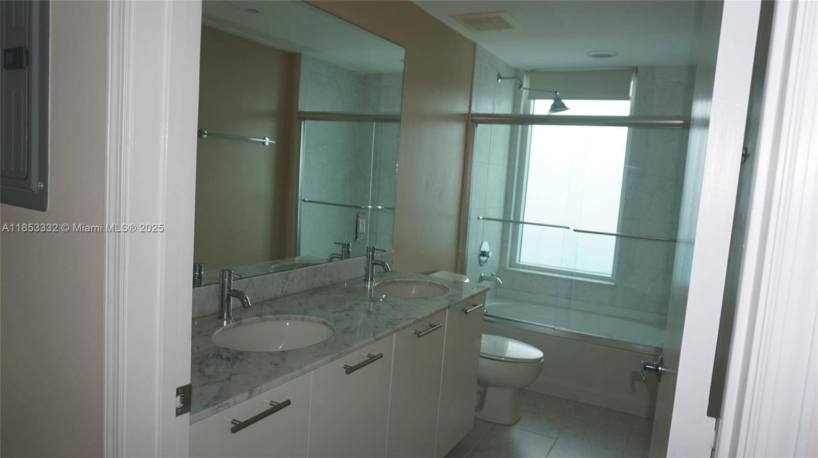 Miami, FL 3313,951 bRICKELL #4000