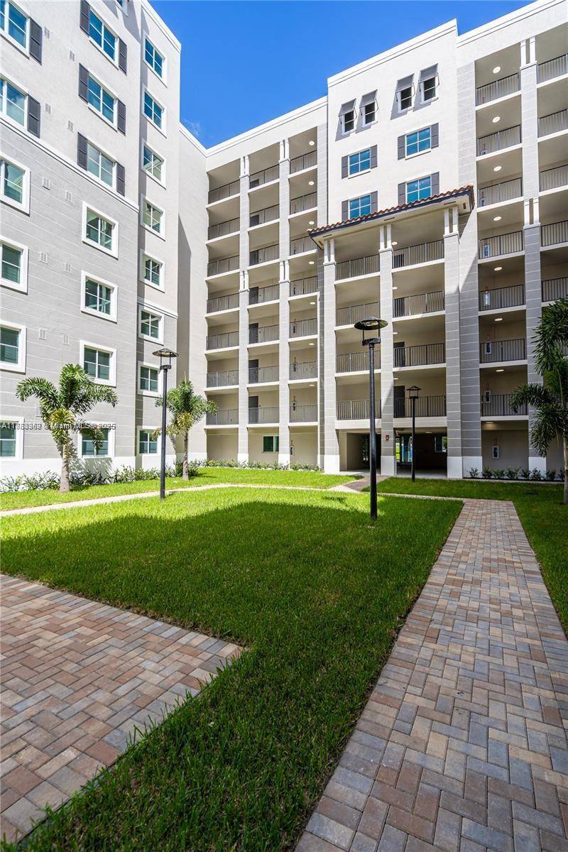 Sweetwater, FL 33172,400 NW 112th Ave #523