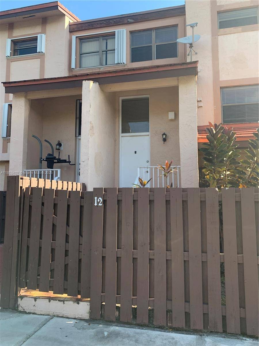 Miami, FL 33172,425 W Park Dr #12