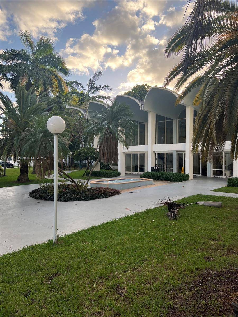 Miami, FL 33169,486 NW 165th St Rd #B503