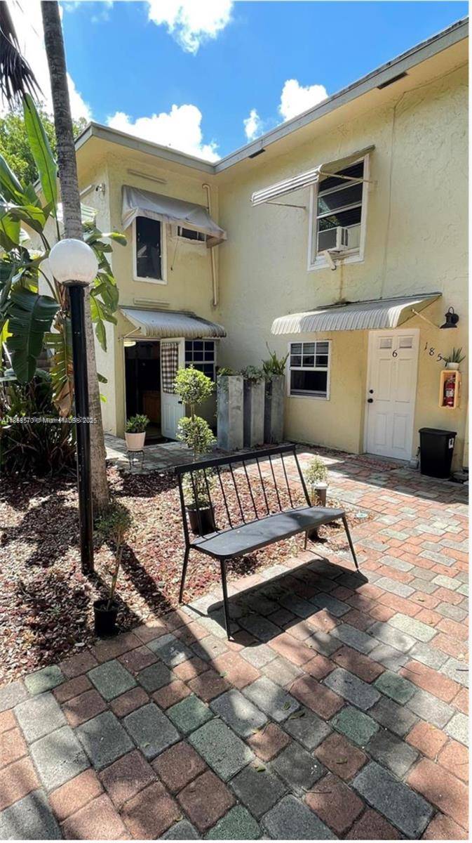 Hollywood, FL 33020,1857 Buchanan St #6