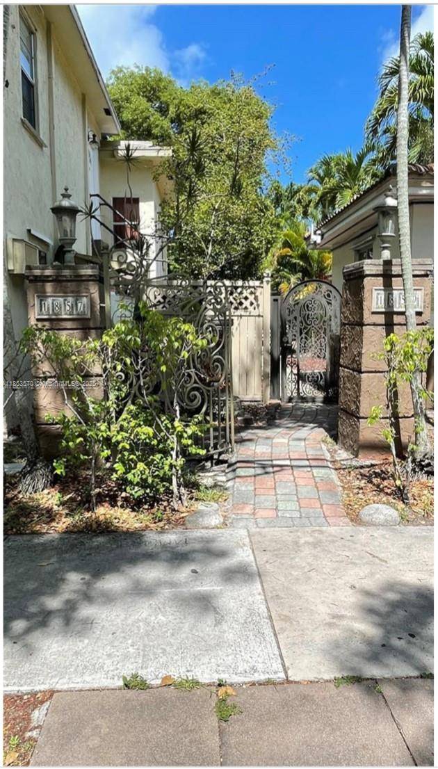 Hollywood, FL 33020,1857 Buchanan St #6