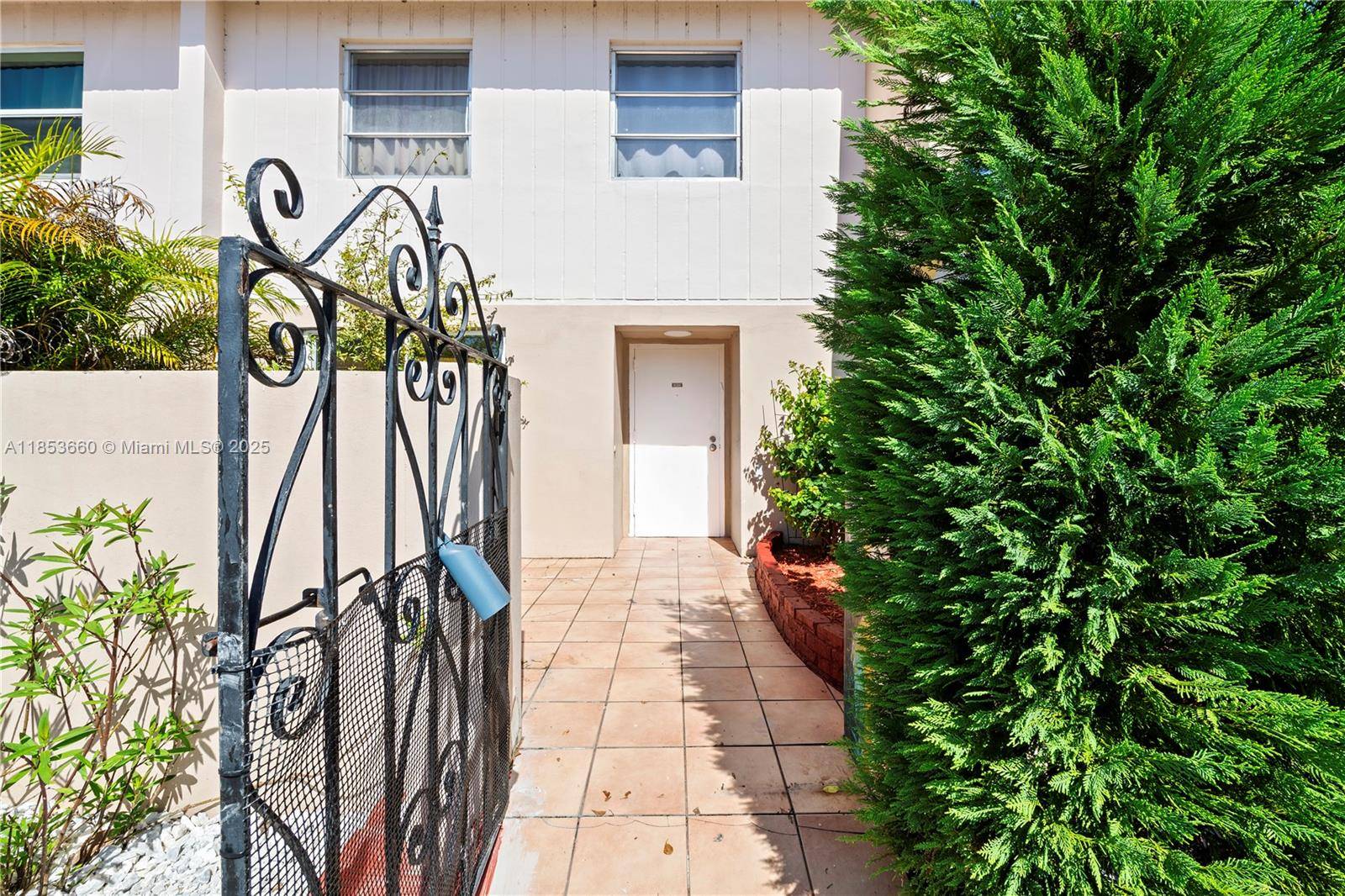 Lauderhill, FL 33319,4088 Inverrary Dr #11F