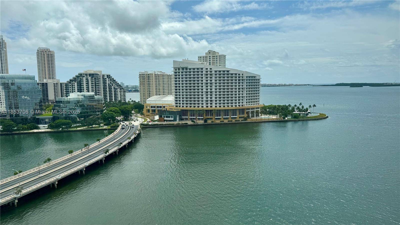 Miami, FL 33131,905 Brickell Bay Dr #1631