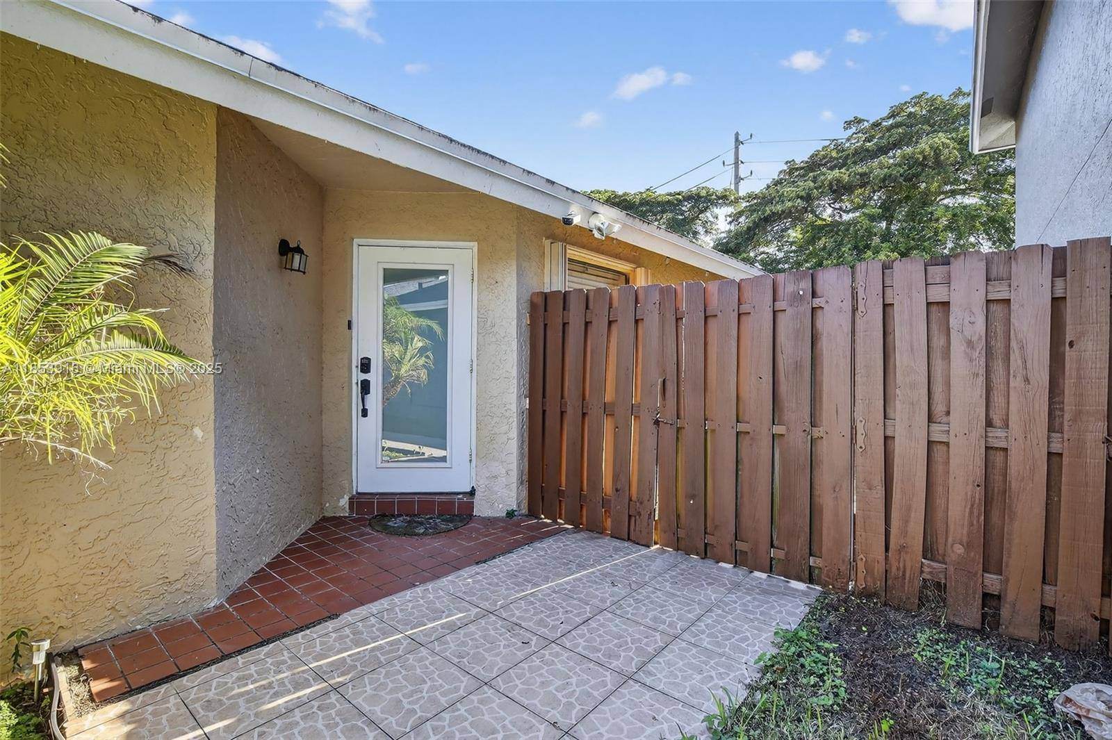 Sunrise, FL 33326,581 Lakeside Cir