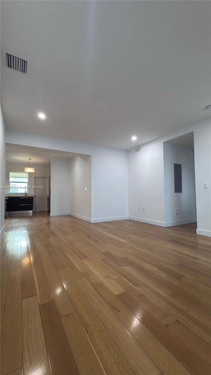 Miami Beach, FL 33139,2021 Meridian Ave #11