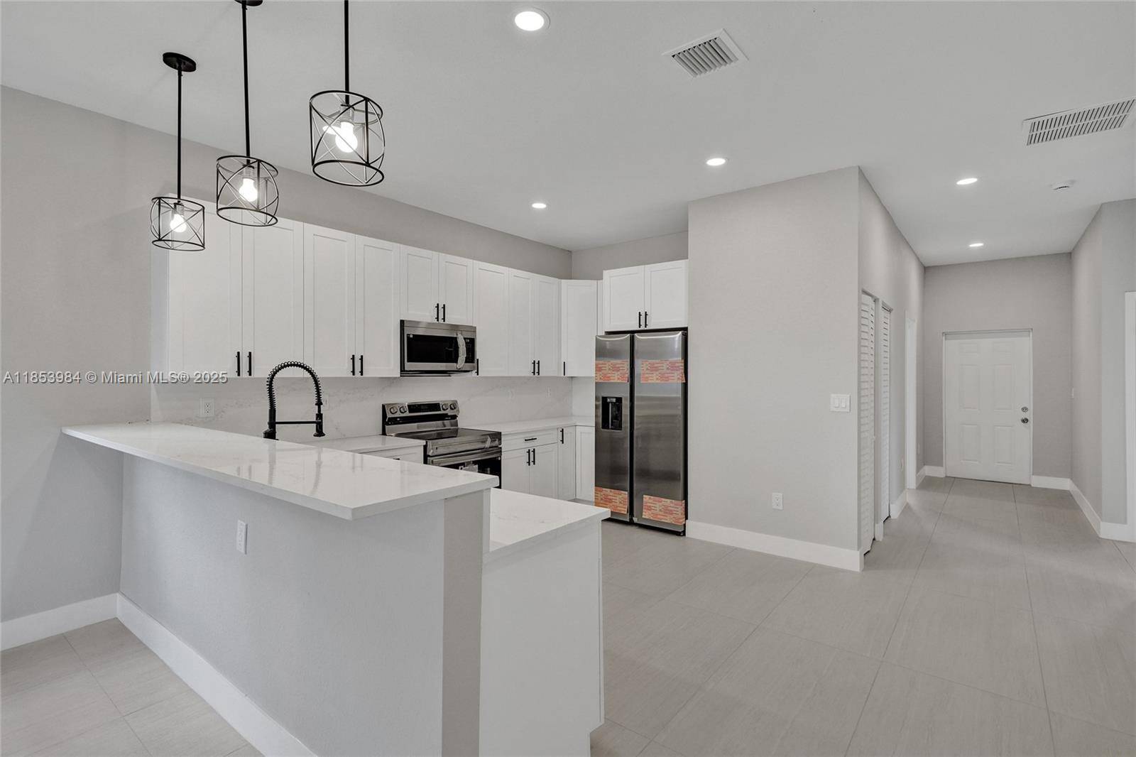 Dania Beach, FL 33004,238 NW 7th Ave