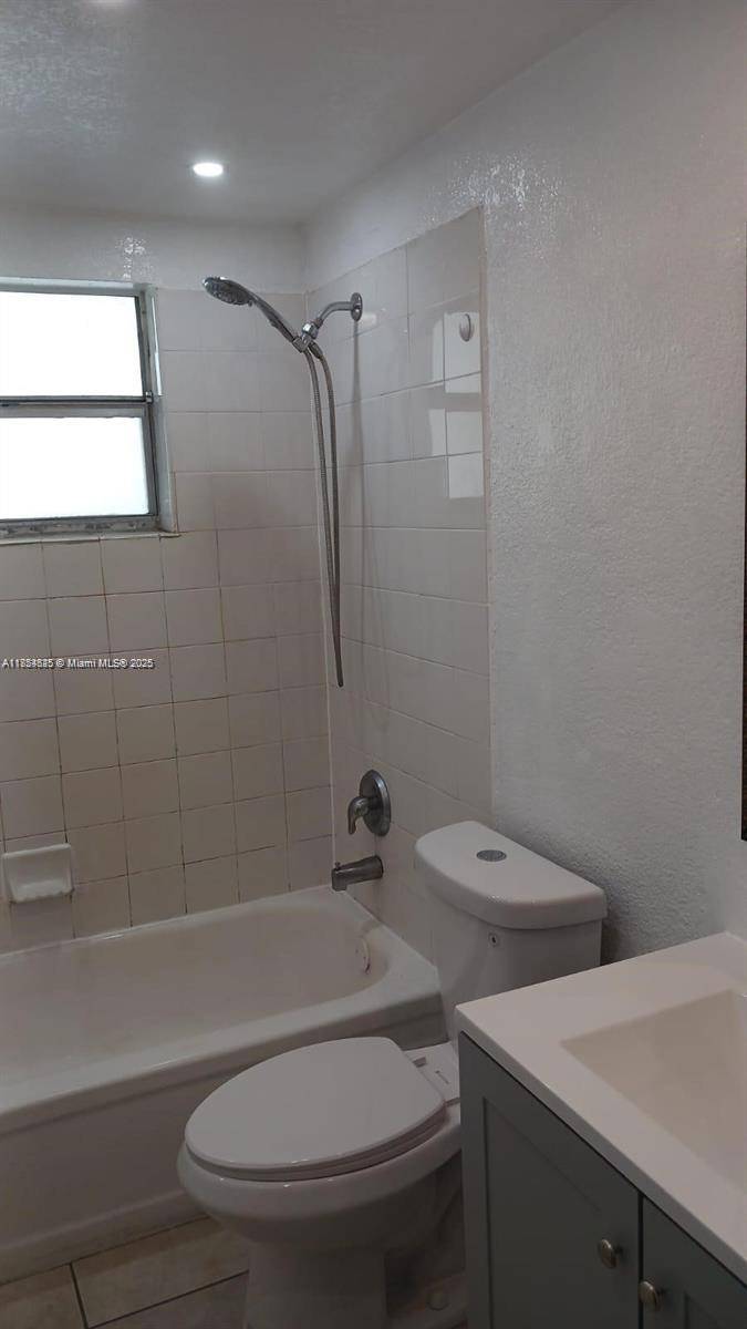Plantation, FL 33317,4841 NW 9th Dr #4840