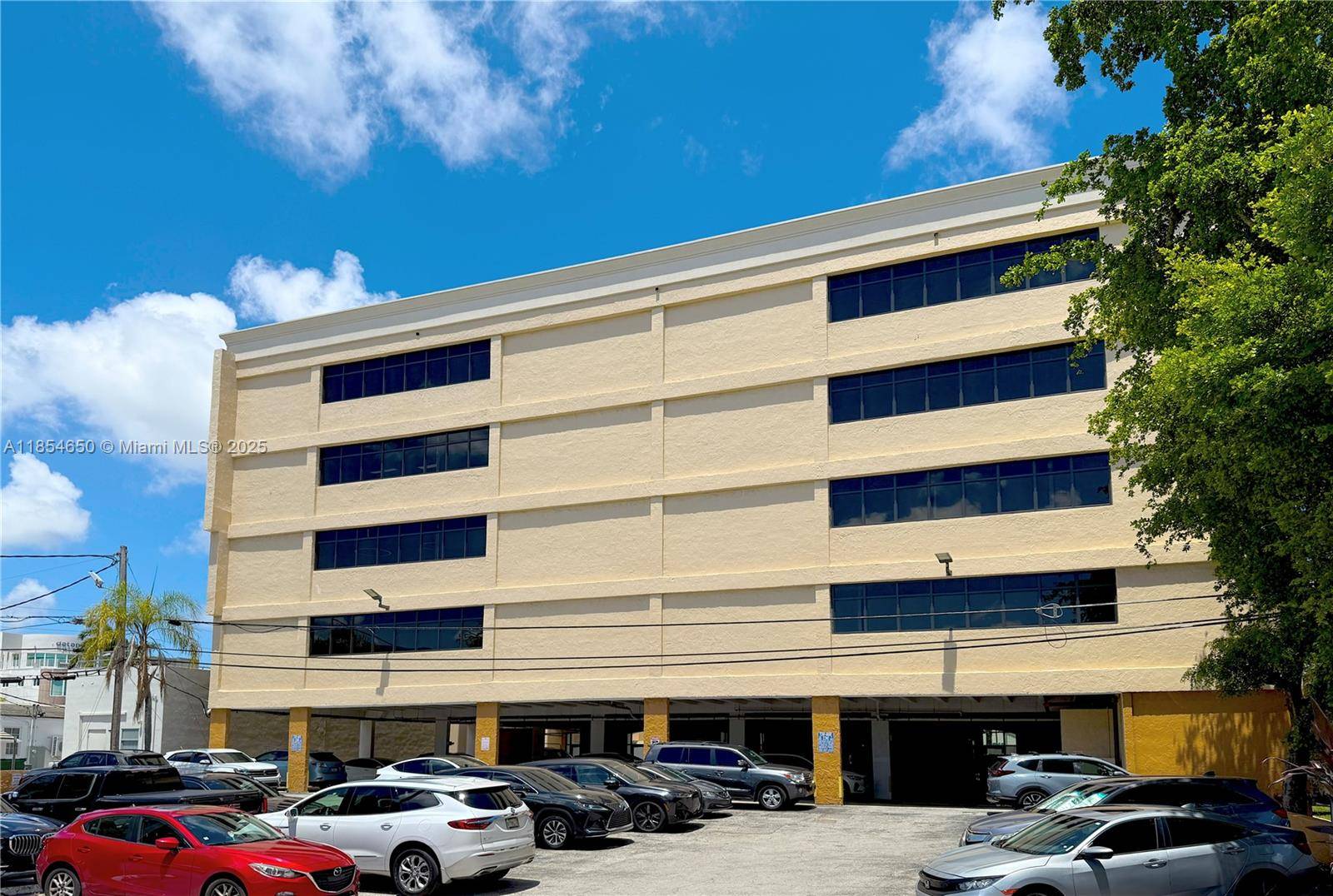 Coral Gables, FL 33134,814 Ponce De Leon Blvd #406
