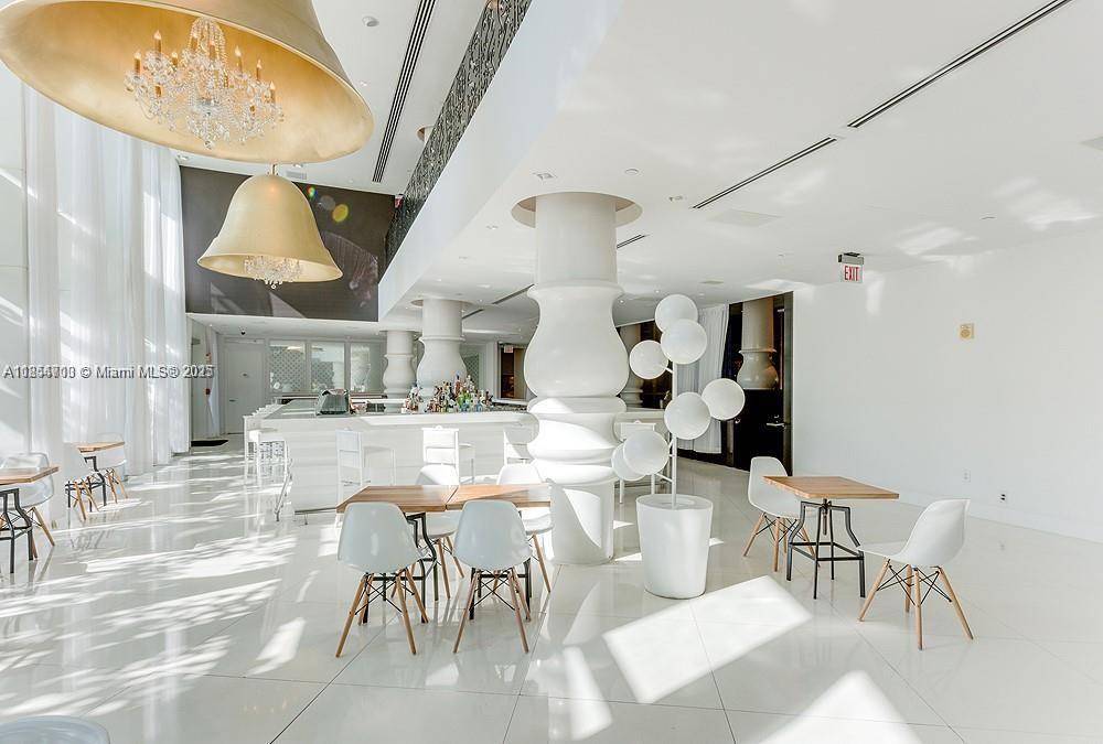 Miami Beach, FL 33139,1100 West Ave #425