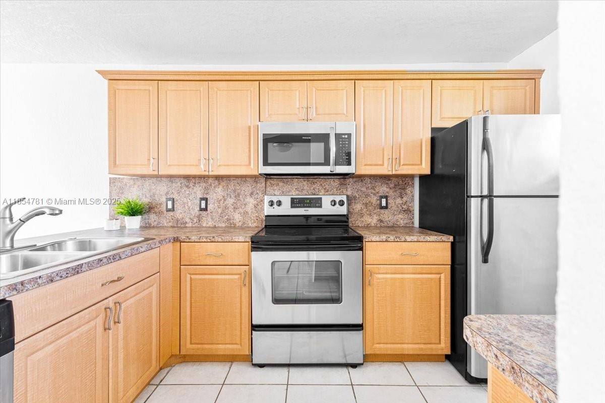 Oakland Park, FL 33309,110 Lake Emerald Dr #403