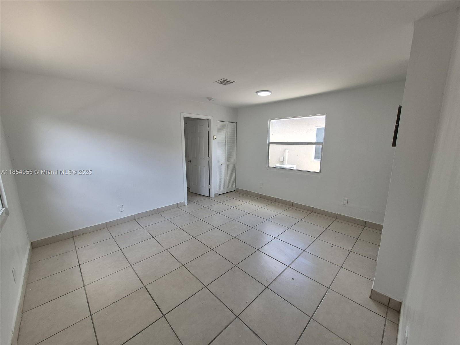 Fort Lauderdale, FL 33311,1018 NW 6th Ave #1-2
