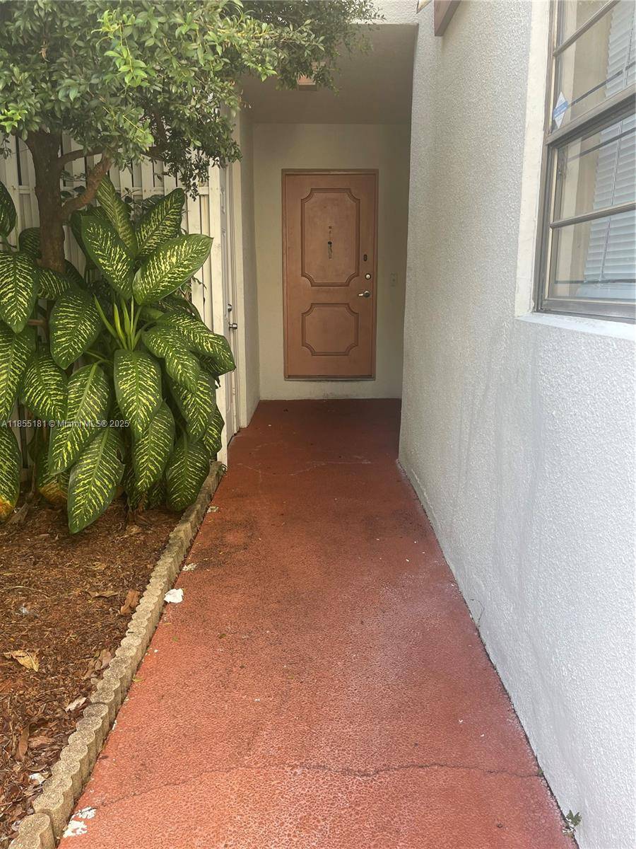 Lauderhill, FL 33319,6548 Racquet Club Dr #89