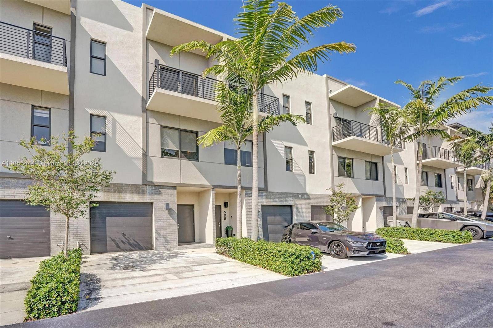Pompano Beach, FL 33060,516 SE 1st Cir