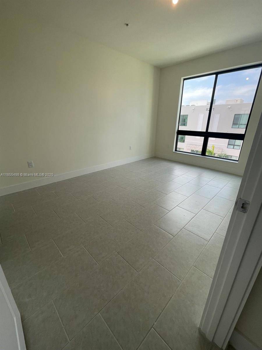 Doral, FL 33166,8167 NW 41st St #E-404