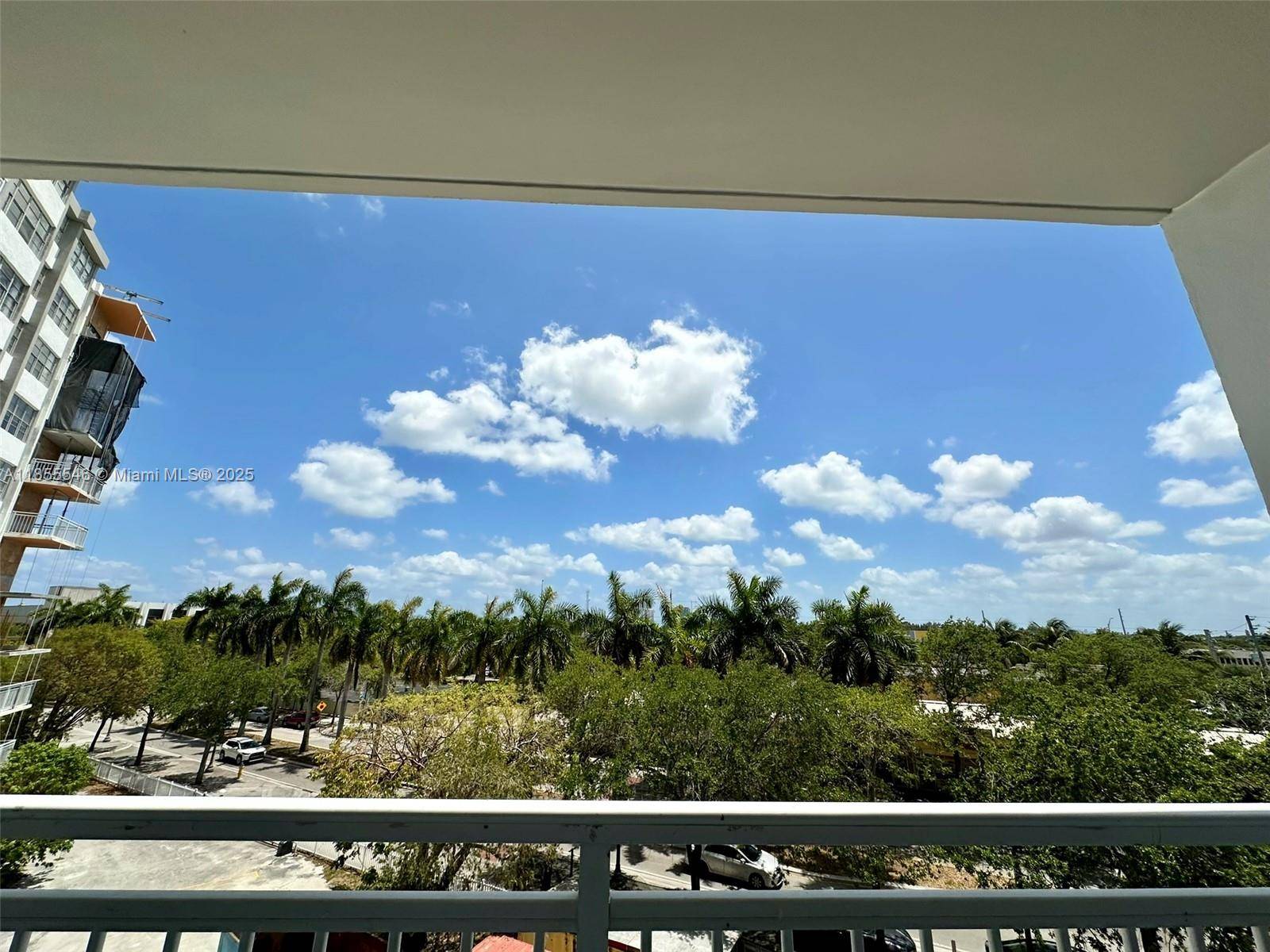 North Miami Beach, FL 33162,2025 NE 164th St #418