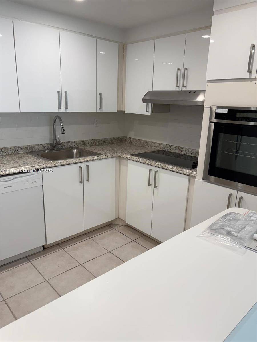 Sunny Isles Beach, FL 33160,19390 Collins Ave #308
