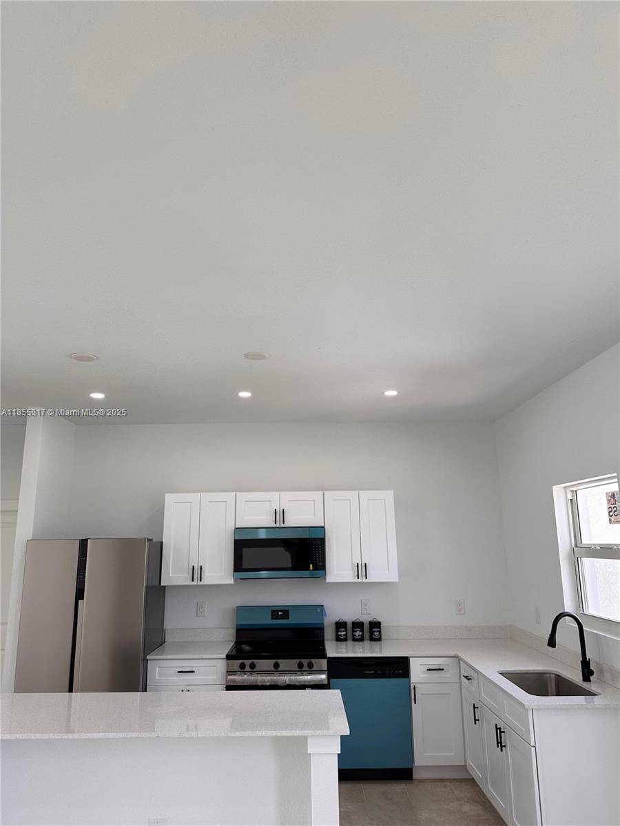 Lehigh Acres, FL 33974,1075 BARNETT ST E
