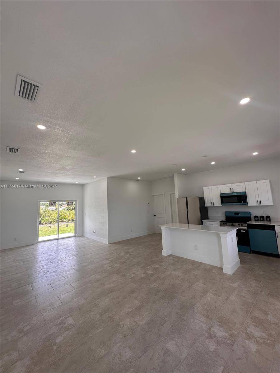 Lehigh Acres, FL 33974,1075 BARNETT ST E