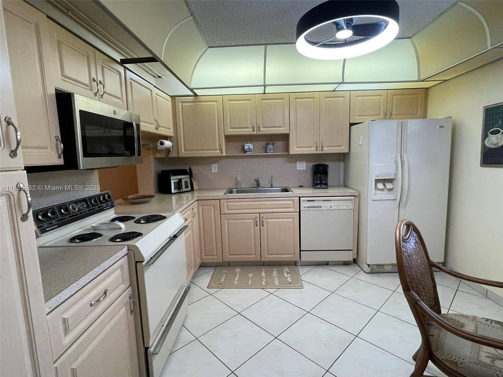 Tamarac, FL 33319,4975 E Sabal Palm Blvd #208
