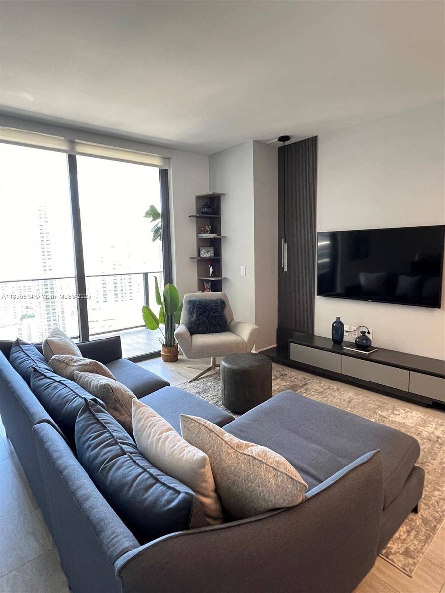Miami, FL 33130,45 SW 9th St #2702