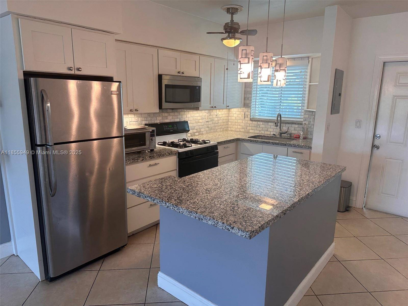 North Miami, FL 33181,13105 Ixora Ct #200