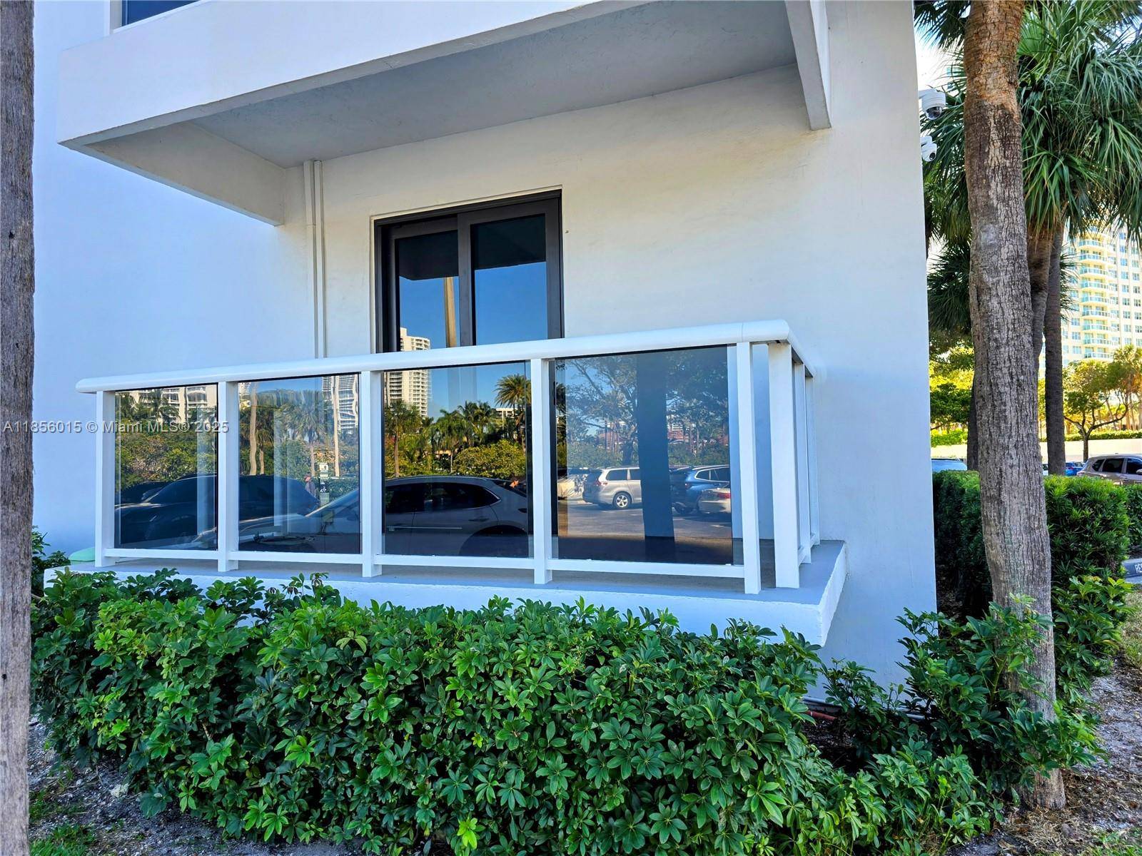 Aventura, FL 33180,20505 E Country Club Dr #138