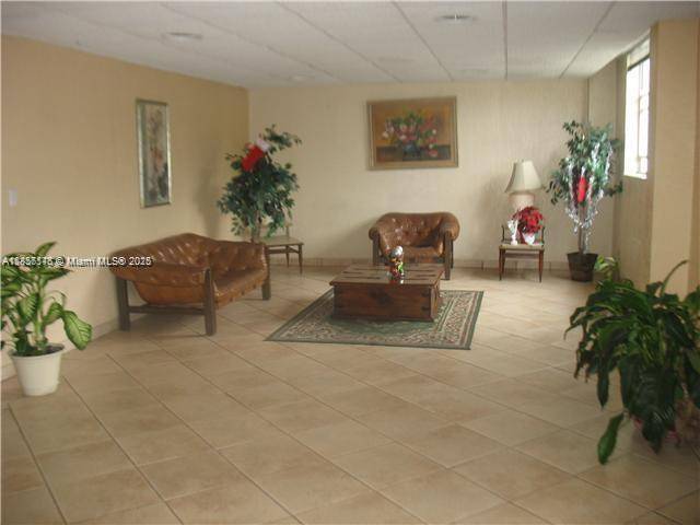 North Miami Beach, FL 33160,16465 NE 22nd Ave #205