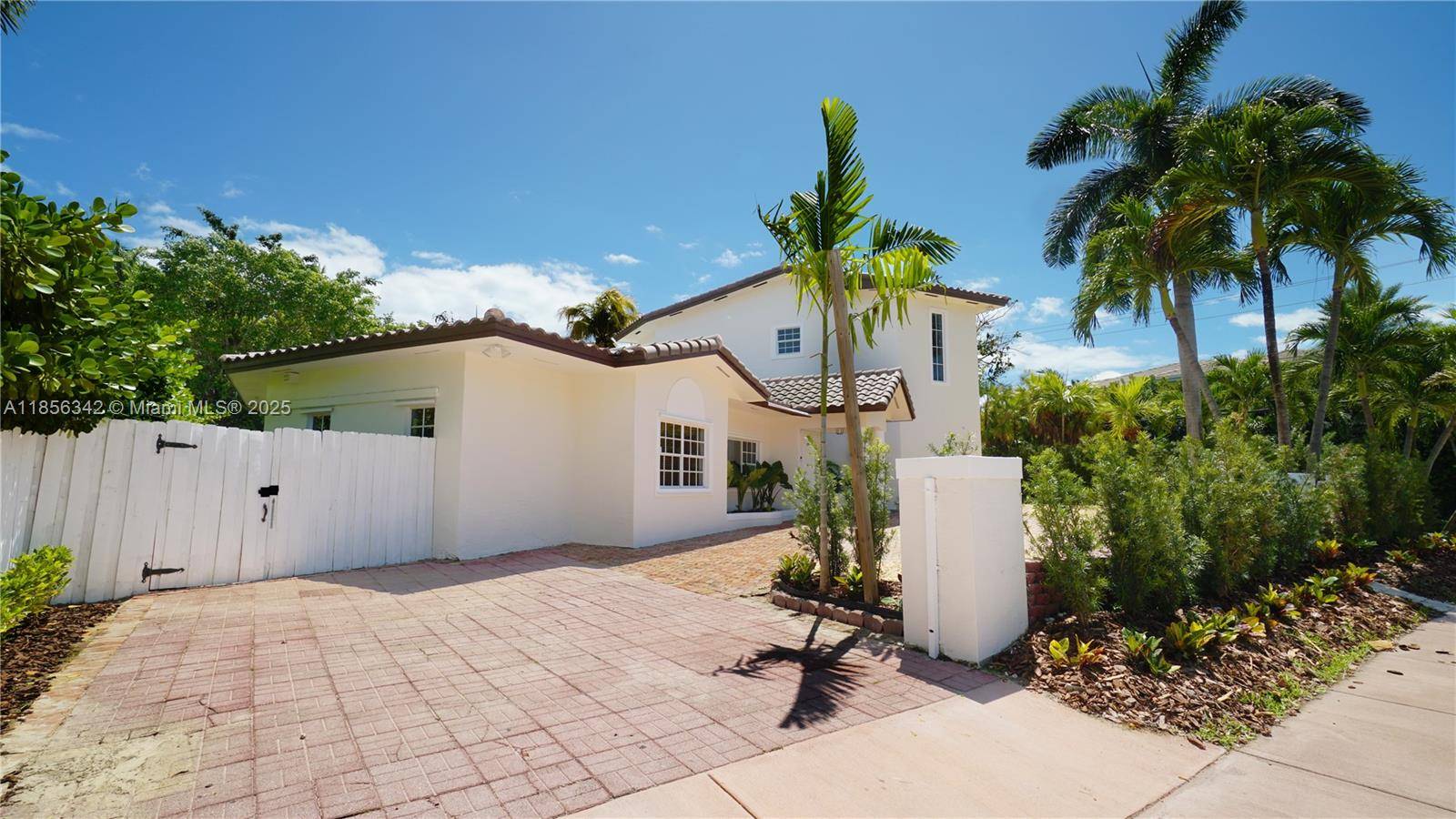 Key Biscayne, FL 33149,691 Ridgewood Rd