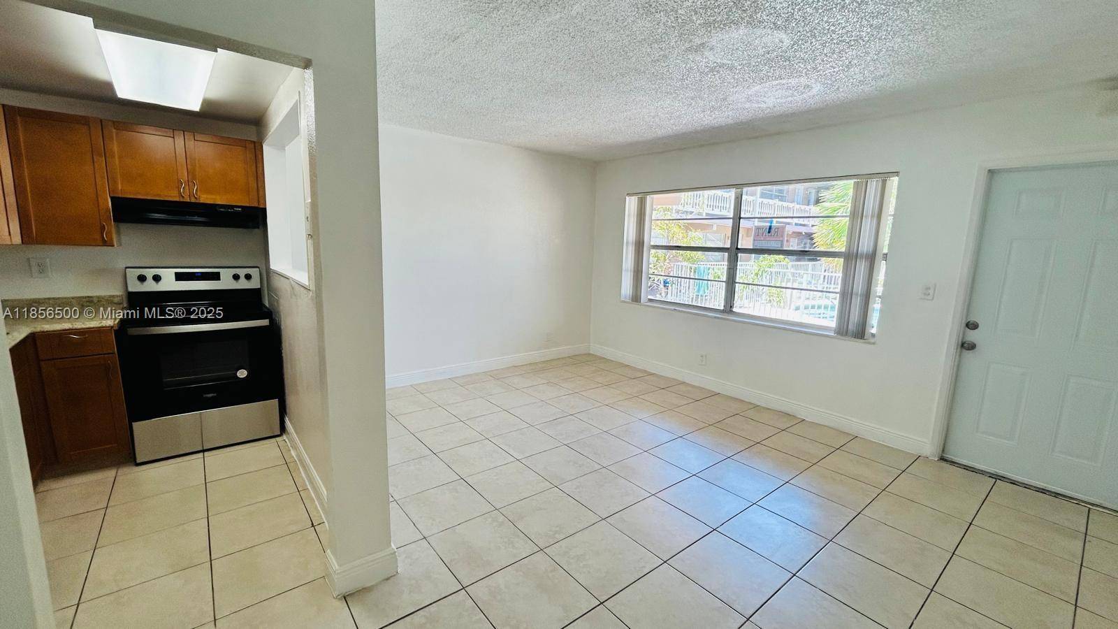 Pompano Beach, FL 33060,241 SE 9th Ave #102