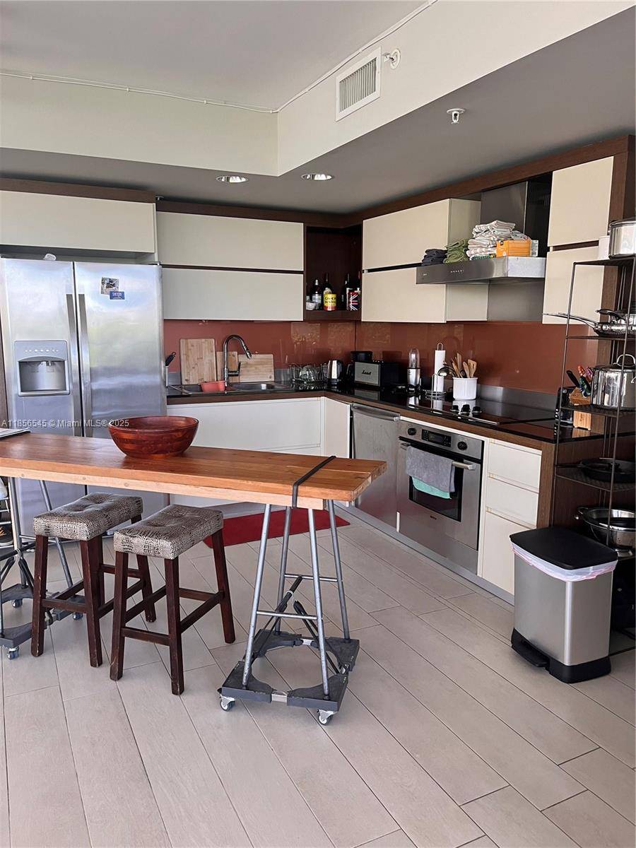 Miami Beach, FL 33139,2155 Washington Ct #409