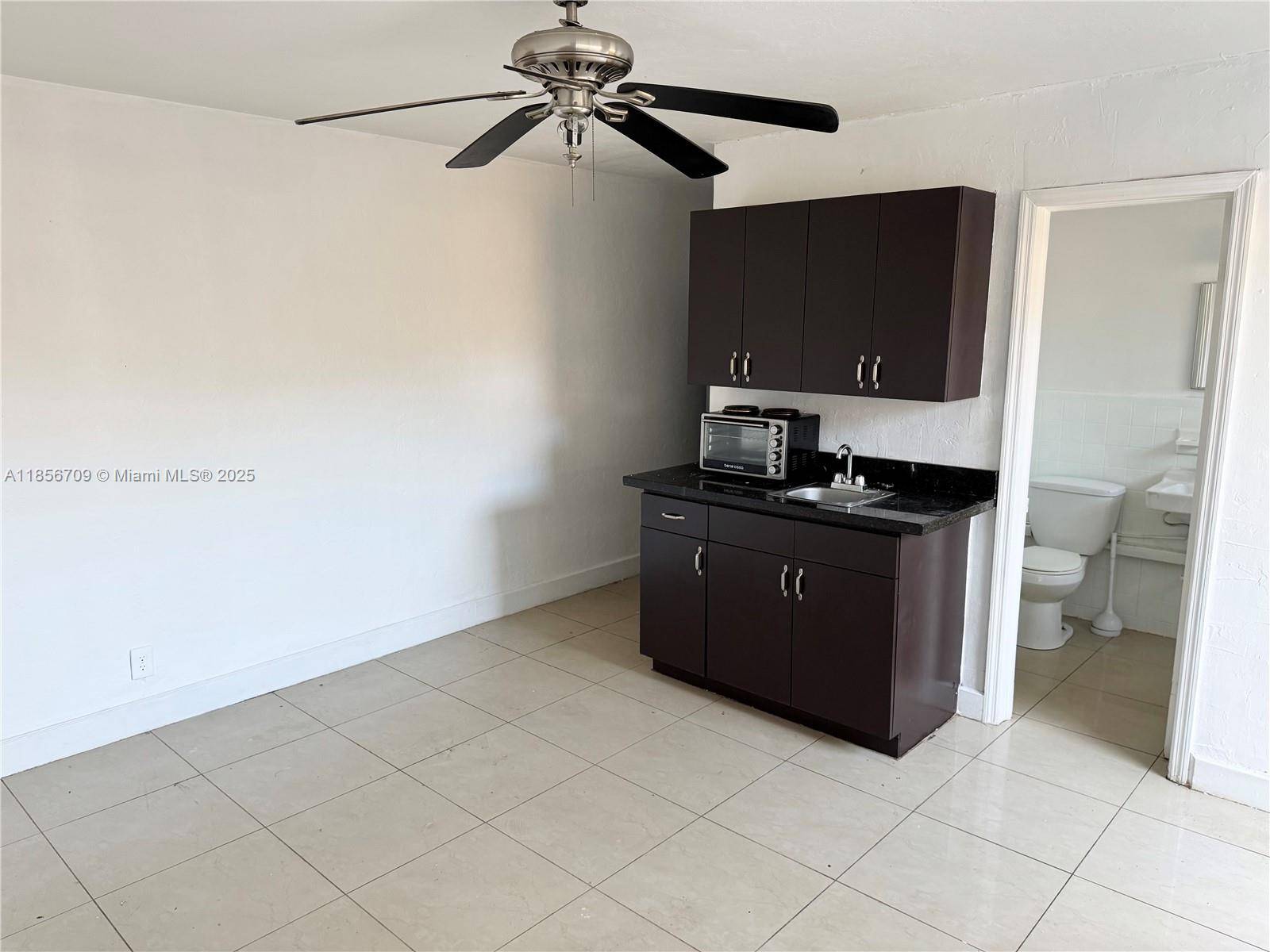 Wilton Manors, FL 33305,2024 NE 26th St #2