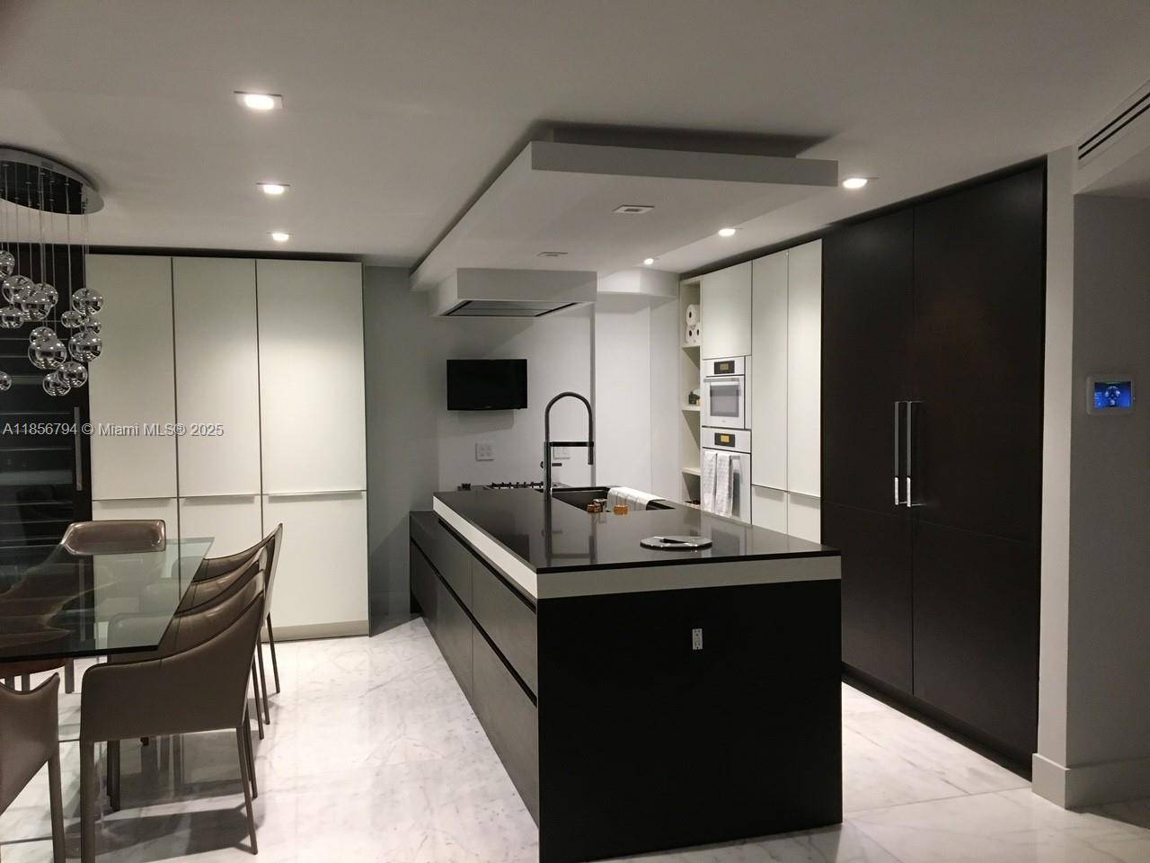 Key Biscayne, FL 33149,177 ocean lane dr #709