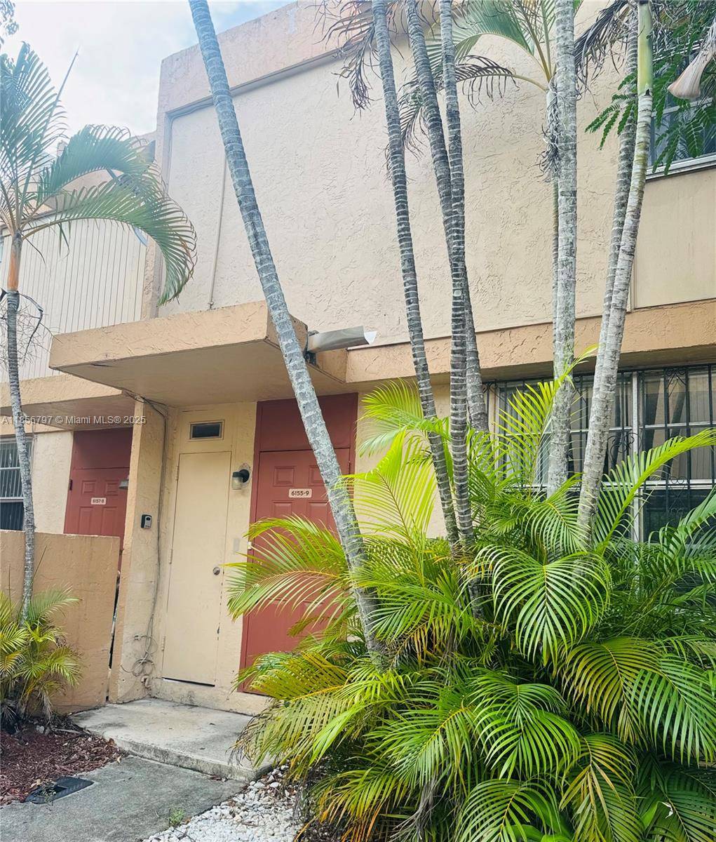 South Miami, FL 33143,6155 SW 69th #9